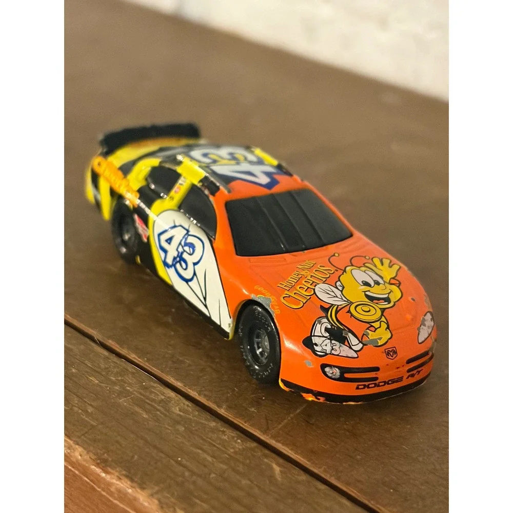 2001 John Andretti #43 Honey Nut Cheerios Dodge R/T 1:64 NASCAR Die cast Car